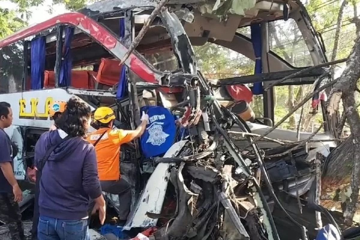 Kecelakaan Bus di Ngawi