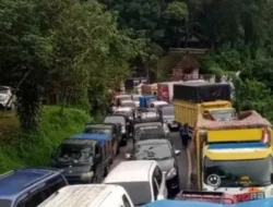 Kehebohan di Gundaling: Truk Mogok Picu Kemacetan!