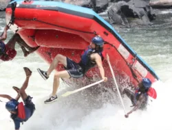 Rafting di Sungai Palayangan: Petualangan Seru Keindahan Alam